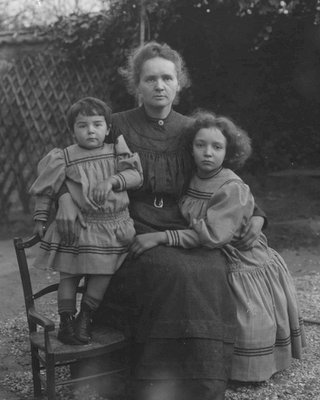 Marie juggled the responsibilities of pursuing a career in science and raising her two daughters, Irene and Eve – even after Pierre’s death in a 1906 traffic accident.